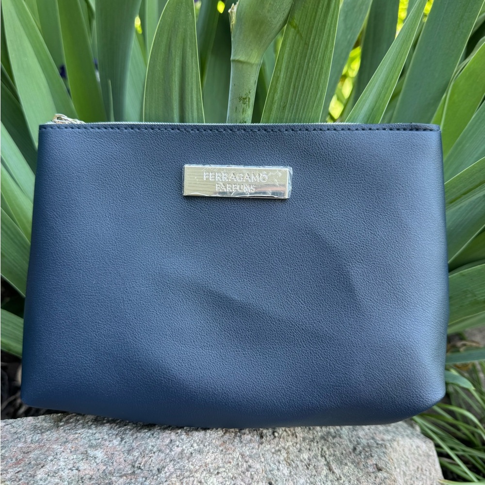 Ferragamo x Air India Navy blue cosmetic travel toiletry case NWOT - Picture 1 of 8